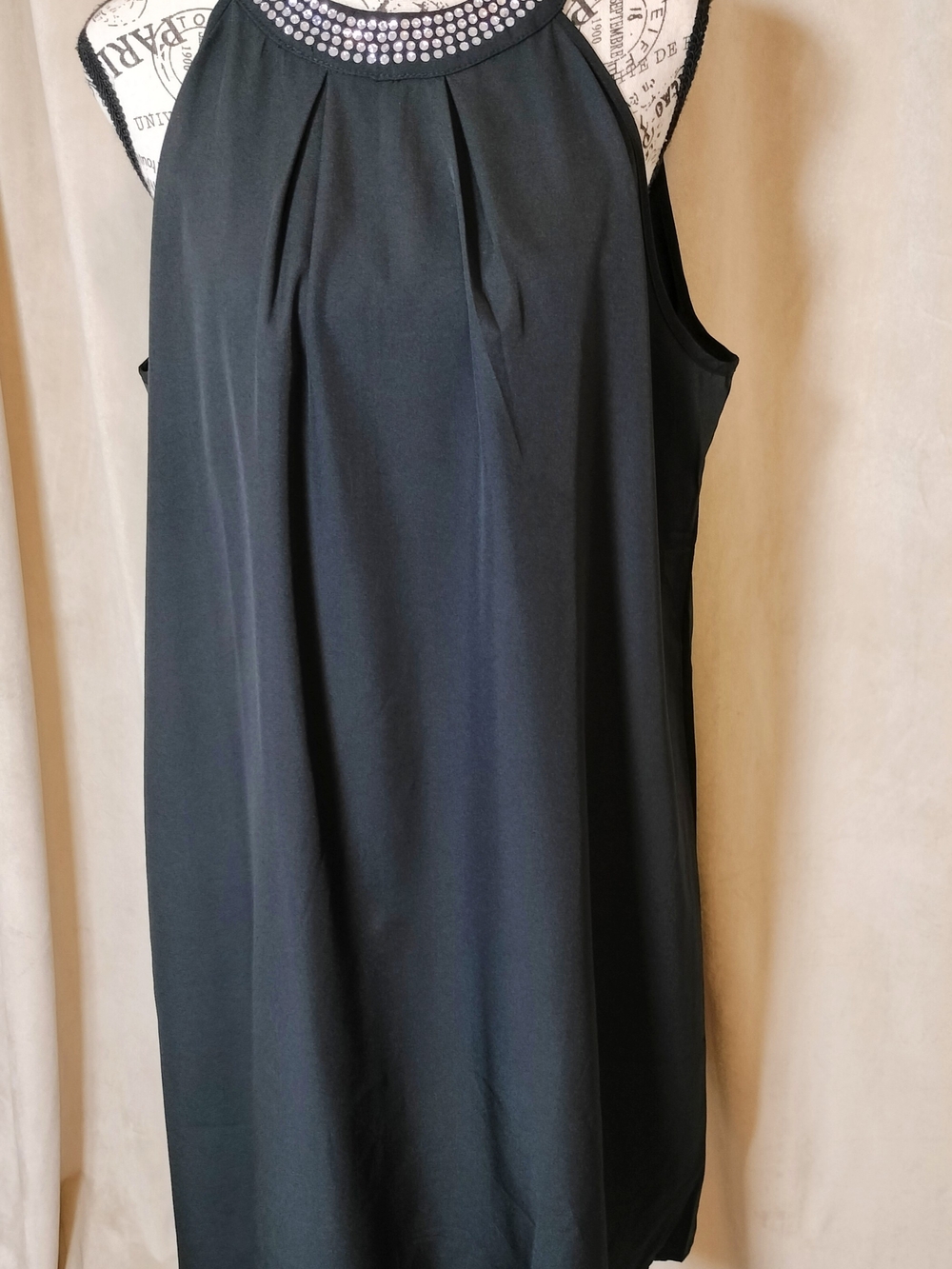 NWOT! Sleeveless Halter Shift Dress w/Rhinestone Collar Button Closure. Size 2XL